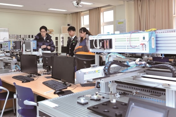 고1이 삼성전자 합격하는 ‘서울로봇고’ 로봇분야 인재 양성소