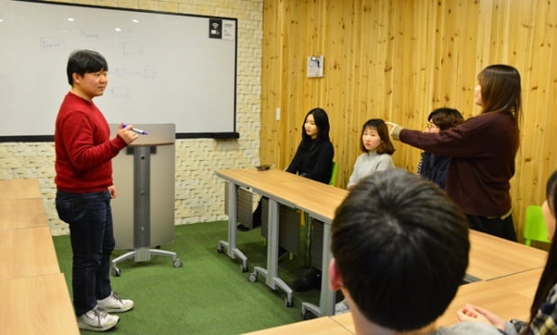 취준생 맞춤 공간 토즈…스터디 삼매경에 빠진다