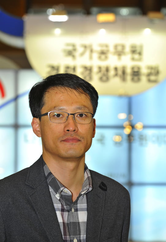 “공무원 면접은 ‘복면가왕’ 유사, 사교육 무용지물이죠”