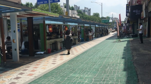 아침 식사는 교회에서, 화장실 사용도 15분 대기… 노량진 ‘공시족’으로 산다는 것 