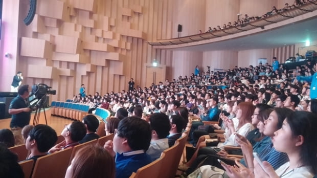 삼성 ‘청춘문답’ 첫 회 현장을 가다… “손에 땀을 쥐는 퀴즈대결”