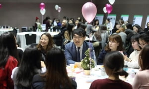 '교직' '호텔산업'…테마 강조하는 취업박람회