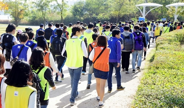 삼성 &#39;플레이 더 챌린지&#39; 삼성 임직원 및 아이유 등 출연