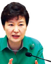 박근혜 대통령, 중기인과 대화…&quot;국회가 일자리법 묶어 청년 창업 막고 있다&quot;