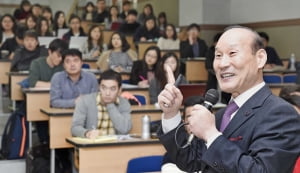 최병오 패션그룹형지 회장 &quot;남보다 반의 반 걸음 더 가라&quot;