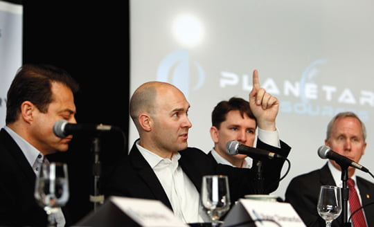 <YONHAP PHOTO-0274> Eric Anderson, co-founder of Planetary Resources Inc., second left, speaks while Peter Diamandis, chief executive officer of the X Prize Foundation and co-founder of Planetary Resources Inc., left, Chris Lewicki, president?and chief engineer of Planetary Resources Inc., second right, and Tom Jones, a former NASA astronaut and advisor to Planetary Resources, listen during an event at the Museum of Flight in Seattle, Washington, U.S., on Tuesday, April 24, 2012. Planetary Resources Inc., aims to launch a telescopic space surveyor into Earth's low orbit in less than two years to identify potential metal- and water-rich asteroids and begin prospecting within four years, Anderson, 37, said. Photographer: Kevin P. Casey/Bloomberg *** Local Caption *** Eric Anderson; Peter Diamandis; Chris Lewicki; Tom Jones

/2012-04-25 08:09:43/
<저작권자 ⓒ 1980-2012 ㈜연합뉴스. 무단 전재 재배포 금지.>