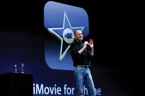 <YONHAP PHOTO-0430> Steve Jobs, chief executive officer of Apple Inc., talks about the iMovie application for the iPhone 4 during his keynote address at the Apple Worldwide Developers Conference (WWDC) in San Francisco, California, U.S., on Monday, June 7, 2010. Jobs introduced the redesigned iPhone 4 today, delivering a 24 percent thinner body and 100 new features. Photographer: David Paul Morris/Bloomberg *** Local Caption *** Steve Jobs/2010-06-08 06:19:11/
<저작권자 ⓒ 1980-2010 ㈜연합뉴스. 무단 전재 재배포 금지.>