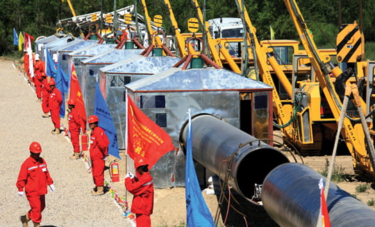 <YONHAP PHOTO-0028> ITAR-TASS 130: ALMATY REGION, KAZAKHSTAN. JULY 9. At the unveiling ceremony of the construction of Kazakhstan-China gas pipeline in the area of 42d kilometer of Almaty- Kapchagay motorway. (Photo ITAR-TASS /Anatoly Ustinenko)/2008-07-10 00:47:56/
<저작권자 ⓒ 1980-2008 ㈜연합뉴스. 무단 전재 재배포 금지.>