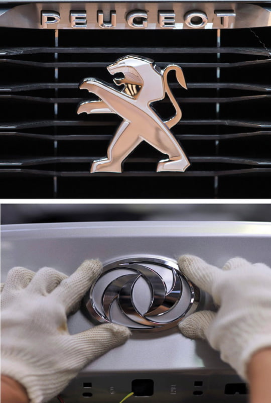 epa04087492 (FILE) A composite file image dated 27 September 2012 (top) of a Peugeot logo at the Paris Motor Show 'Mondial de l'Automobile' in Paris, France, and Chinese car manufacturer Dongfeng logo on a Fengshen S30 sedan in Wuhan, China, dated 30 June 2009. China's second-largest carmaker, Dongfeng, is to buy a 14-per-cent stake in struggling French car manufacturer PSA Peugeot Citroen as part of a multi-billion-dollar rescue deal. Dongfeng will pay about 800 million euros (1.1 billion dollars) for the shares, the company said in a statement 19 February 2014. The French government will make a similar size investment, according to the non-binding deal, with more money expected to come from existing investors. The statement said the Peugeot family would hold the same amount of shares as Dongfeng and the French government, further diluting the control of the original owners in the running of the company.  EPA/IAN LANGSDON / ZHOU CHAO