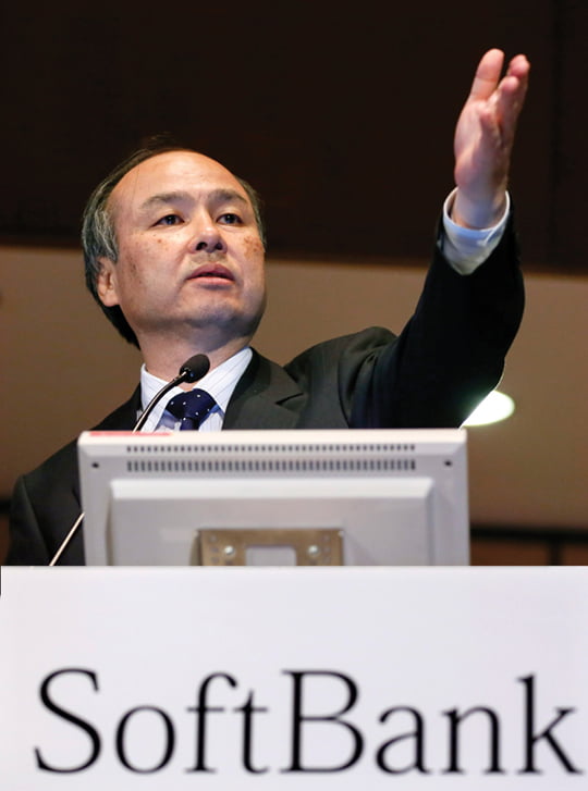 epa03562574 Masayoshi Son, Founder, Chairman and Chief Executive Officer (CEO) of Japan's mobile carrier and Internet operator Softbank Corp., points at a some asking a question during its earning result briefing of third quarter of 2012 fiscal year  in Tokyo, Japan, 31 January 2013. It is reported that US regulators are watching Softbank's deal to take over US number three mobile carrier Sprint Nextel on concern of public seciruty.  EPA/KIMIMASA MAYAMA