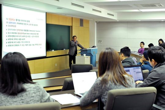 [MBA 명강의 지상 중계] ‘달려도 계속 제자리’ 한국 사회의 딜레마