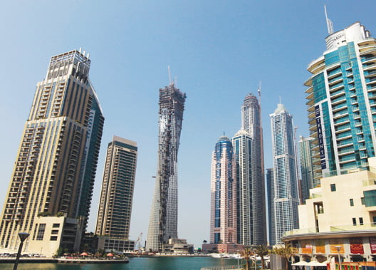 <YONHAP PHOTO-0004> Real estate property under construction is seen near the Dubai Marina, September 27, 2011. A recovery in Dubai's battered property market, limping gradually to life after an economic slump, will be slowed but not derailed by renewed global financial woes and a European sovereign debt crisis. Picture taken September 27, 2011.  To match Analysis DUBAI-PROPERTY  REUTERS/Jumana El Heloueh (UNITED ARAB EMIRATES - Tags: BUSINESS)/2011-09-29 00:02:17/
<저작권자 ⓒ 1980-2011 ㈜연합뉴스. 무단 전재 재배포 금지.>