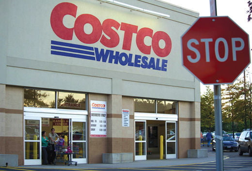 <YONHAP PHOTO-0434> Shoppers leave a Costco Wholesale Club store in Manassas, Virginia on October 16, 2012. Costco Wholesale Corporation is the seventh largest retailer in the world. As of July 2012, it was the fifth largest retailer in the United States, and the largest membership warehouse club chain in the United States. As of October 2007, Costco is the largest retailer of wine in the world. Costco announced on October 16 the opening of its first store in Paris and continetal Europe for 2015.   AFP PHOTO/Karen BLEIER../2012-10-17 09:26:52/
<????沅??? ?? 1980-2012 ???고?⑸?댁?? 臾대? ??? ?щ같? 湲?吏?.>