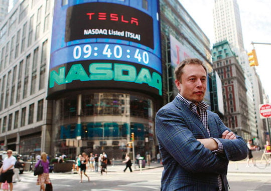 <YONHAP PHOTO-0953> CEO of Tesla Motors Elon Musk poses during a television interview after his company's initial public offering at the NASDAQ market in New York, June 29, 2010. Musk said his company could be profitable if it continued to make pricey sports cars, but is instead forgoing income to build a car aimed at mass-market commuters. REUTERS/Brendan McDermid (UNITED STATES - Tags: TRANSPORT BUSINESS)/2010-06-30 07:55:34/
<저작권자 ⓒ 1980-2010 ㈜연합뉴스. 무단 전재 재배포 금지.>