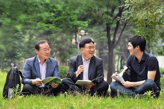 [공무원 열풍 어디까지] 사회적 비용 막대…돌파구는 ‘사전 교육’