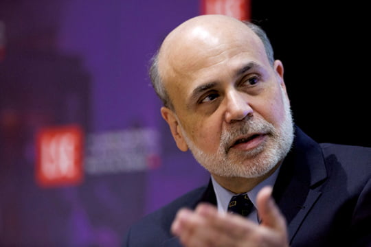 <YONHAP PHOTO-0077> Chairman of the the U.S. Federal Reserve Ben Bernanke speaks at the London School of Economics in London March 25, 2013. The situation in the euro zone has shown the difficulties of operating a single currency across several countries, Federal Reserve Chairman Ben Bernanke said on Monday. REUTERS/Jason Alden/POOL  (BRITAIN - Tags: BUSINESS EDUCATION)/2013-03-26 05:32:23/
<저작권자 ⓒ 1980-2013 ㈜연합뉴스. 무단 전재 재배포 금지.>