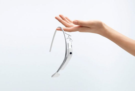<YONHAP PHOTO-0235> Google Glass, smart glasses under development by Google, are seen in an undated handout picture released February 20, 2013.  As shown in a YouTube video uploaded by Google, the glasses feature a small, translucent square in the top right of the field of view which provides an interface to features such as map directions and photography.  REUTERS/Google/Handout  (UNITED STATES - Tags: SOCIETY SCIENCE TECHNOLOGY BUSINESS) NO SALES. NO ARCHIVES. FOR EDITORIAL USE ONLY. NOT FOR SALE FOR MARKETING OR ADVERTISING CAMPAIGNS. THIS IMAGE HAS BEEN SUPPLIED BY A THIRD PARTY. IT IS DISTRIBUTED, EXACTLY AS RECEIVED BY REUTERS, AS A SERVICE TO CLIENTS/2013-02-21 06:01:05/
<저작권자 ⓒ 1980-2013 ㈜연합뉴스. 무단 전재 재배포 금지.>