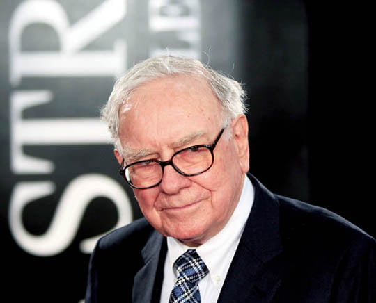 <YONHAP PHOTO-2480> Investor Warren Buffet arrives for the premiere of the film "Wall Street: Money Never Sleeps" in New York in this file image from September 20, 2010. Stock futures added to gains on August 25, 2011 after Warren Buffett's Berkshire Hathaway Inc agreed to invest $5 billion in Bank of America Corp. S&P 500 futures rose 10.3 point and were above fair value, a formula that evaluates pricing by taking into account interest rates, dividends and time to expiration on the contract. Dow Jones industrial average futures added 87 points and Nasdaq 100 futures gained 0.5 point.    REUTERS/Lucas Jackson (UNITED STATES - Tags: BUSINESS)/2011-08-25 22:57:42/
<저작권자 ⓒ 1980-2011 ㈜연합뉴스. 무단 전재 재배포 금지.>