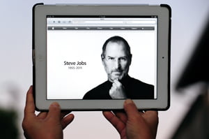 <YONHAP PHOTO-0775> An ipad 2 is displayed on October 5, 2011 in Los Angeles, showing the changed Apple website paying homage to the company's visionary leader Steve Jobs who died from cancer aged just 56. Jobs revolutionized modern culture and changed forever the world's relationship to technology through inventions such as the iPad and iPhone.  AFP PHOTO/Frederic J. BROWN
/2011-10-06 11:17:26/
<저작권자 ⓒ 1980-2011 ㈜연합뉴스. 무단 전재 재배포 금지.>