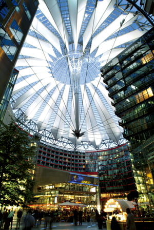 Sony-Center, Forum