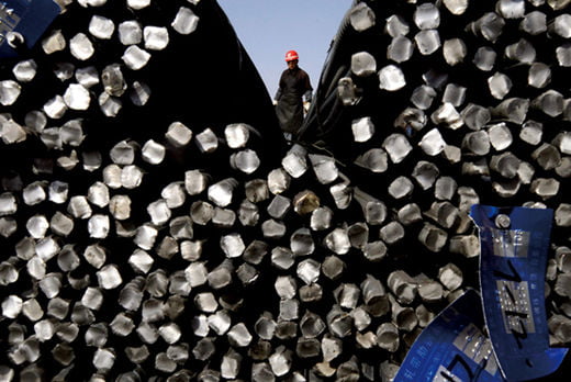 <YONHAP PHOTO-0663> A worker stands behind truncated steel bars at a wholesale market in Changzhi, Shanxi province in this March 26, 2010 file photo. China's steel mills have expanded ferociously since market reforms began in 1978 and have already passed Mao's once unthinkable 1958 ambition to bring output close to 700 million tonnes a year. China now produces 45 percent of the world's steel and hosts six of the world's ten biggest producers. But an obsession with size and technological advance has saddled them with a profit-sapping surfeit of high-end capacity and $400 billion in debt. To match Analysis CHINA-STEEL/ REUTERS/Stringer/Files (CHINA - Tags: BUSINESS COMMODITIES ENERGY) CHINA OUT. NO COMMERCIAL OR EDITORIAL SALES IN CHINA/2012-05-03 11:27:09/
<저작권자 ⓒ 1980-2012 ㈜연합뉴스. 무단 전재 재배포 금지.>