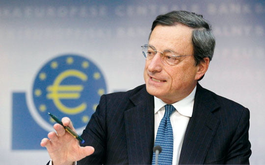 <YONHAP PHOTO-2167> European Central Bank (ECB) President Mario Draghi speaks during the monthly news conference in Frankfurt August 2, 2012. Euro zone economic growth is weak and uncertainty about the outlook is weighing on confidence in the bloc, European Central Bank President Mario Draghi said on Thursday after the ECB kept interest rates on hold. REUTERS/Alex Domanski (GERMANY - Tags: BUSINESS)/2012-08-02 22:57:16/
<저작권자 ⓒ 1980-2012 ㈜연합뉴스. 무단 전재 재배포 금지.>