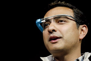 <YONHAP PHOTO-0646> Vic Gundotra, senior vice president of engineering at Google, appears in front of the attendees with a Google Glass to start the keynote at Google's annual developer conference, Google I/O, in San Francisco on June 28, 2012 in California.     AFP PHOTO / Kimihiro Hoshino../2012-06-29 07:53:19/
<저작권자 ⓒ 1980-2012 ㈜연합뉴스. 무단 전재 재배포 금지.>