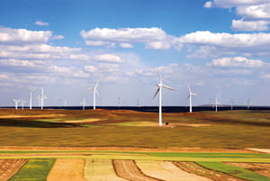 <YONHAP PHOTO-1883> (110524) -- XINJIANG, May 24, 2011 (Xinhua) -- File photo taken on Sept. 6, 2007 shows the wind power equipment produced by Goldwind Science and Technology Co.,Ltd. working in a wind power base in north China's Inner Mongolia Autonomous Region.
  Founded in 1998, Xinjiang Goldwind Science and Technology Co.,Ltd. is one of the largest wind turbine manufacturers in the world with operations in Asia, Australia, Europe, and the Americas. By now, Goldwind's independently-developed 3.0 MW turbine has been successfully installed and began operation in Dabancheng of Xinjiang, while the 6 MW turbine is now in research. It owns seven production bases in China and built three research and development centers in the world. As a region with abundant wind power resources, Xinjiang has nine major wind fields with altogether an installed wind power capacity of 80 million kilowatts.  (Xinhua) (zgp)/2011-05-24 17:55:20/
<저작권자 ⓒ 1980-2011 ㈜연합뉴스. 무단 전재 재배포 금지.>