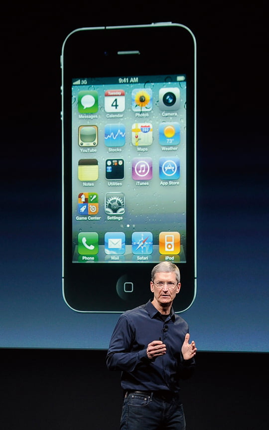 <YONHAP PHOTO-0308> CUPERTINO, CA - OCTOBER 04: Tim Cook speaks at the event introducing the new iPhone 4s at the company's headquarters October 4, 2011 in Cupertino, California. The announcement marks the first time Cook introduces a new product since Apple co-founder Steve Jobs resigned in August. October 4, 2011 in Cupertino, California.   Kevork Djansezian/Getty Images/AFP== FOR NEWSPAPERS, INTERNET, TELCOS & TELEVISION USE ONLY ==

/2011-10-05 05:50:08/
<저작권자 ⓒ 1980-2011 ㈜연합뉴스. 무단 전재 재배포 금지.>