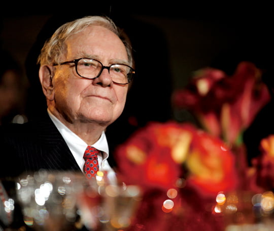  Berkshire Hathaway's Warren Buffett is pictured in the audience as U.S. President Barack Obama addresses the 2010 Fortune Most Powerful Women Summit in Washington, October 5, 2010.      REUTERS/Jason Reed   (UNITED STATES - Tags: POLITICS PROFILE)/2010-10-06 10:08:28/
