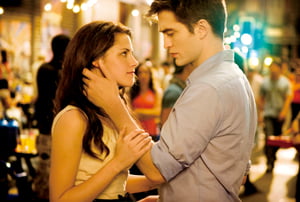 KRISTEN STEWART and ROBERT PATTINSON star in THE TWILIGHT SAGA: BREAKING DAWN-PART 1
Ph: Andrew Cooper
? 2011 Summit Entertainment, LLC. All rights reserved.