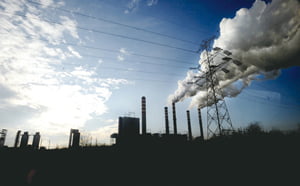 <YONHAP PHOTO-0180> Smoke is rising from the chimneys of the Patnow power plant near Konin, central Poland, Wednesday, Dec. 3, 2008. Several Greenpeace activists are occupying one of the chimneys of the plant to protest against excessive use of coal in Polish industry, as 100km away in Poznan the U.N. Climate Change Conference is proceeding. (AP Photo/Alik Keplicz)/2008-12-04 05:50:56/
<저작권자 ⓒ 1980-2008 ㈜연합뉴스. 무단 전재 재배포 금지.>