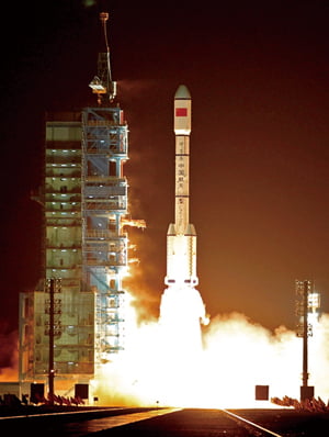 In this photo released by China's Xinhua News Agency, a Long March-2FT1 carrier rocket loaded with Tiangong-1 unmanned space lab module blasts off from the launch pad at the Jiuquan Satellite Launch Center in northwest China's Gansu Province, Thursday, Sept. 29, 2011. China launched the experimental module to lay the groundwork for a future space station on Thursday, underscoring its ambitions to become a major space power. (AP Photo/Xinhua, Wang Jianmin) NO SALES