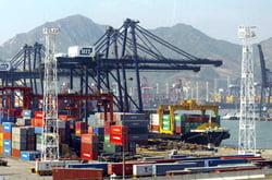  (FILES) This file photo taken on November 30, 2004 shows a general view of the Hong Kong International Terminals (HIT) at the Kwai Chung container port in Hong Kong. Hong Kong conglomerate Hutchison Whampoa, controlled by the city's richest man Li Ka-shing, said on January 18, 2011 it would list its southern China port assets in Singapore. The new listing would include Hutchison's port assets in Hong Kong, the southern Chinese province of Guangdong and nearby Macau, the company said in a statement.    AFP PHOTO / FILES / MIKE CLARKE
/2011-01-18 17:57:07/
