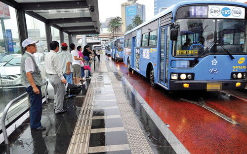 가스 버스 폭발사고 후 서울시내버스 스케치/김영우 기자youngwoo@hankyung.com20100810...