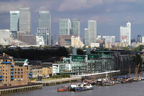  On this Tuesday Aug. 17, 2010 photo, a distant view of London's Canary Wharf financial district. The British government on Thursday Oct. 21, 2010 published draft legislation for a permanent tax on banks which is expected to raise about 2.5 billion British pounds (4 billion US dollars) a year by 2014. The levy will not apply to the first 20 billion pounds of liabilities, in the belief that banks smaller than that amount would not pose a risk to the financial system. The tax will replaces a one-time 50 percent tax (AP Photo/Lefteris Pitarakis) /2010-10-21 20:04:32/
