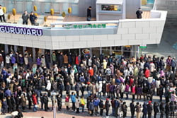 <YONHAP PHOTO-0692> 부산2저축은행 번호표 행렬 

    (부산=연합뉴스) 조정호 기자 = 부산저축은행과 대전저축은행이 금융당국으로부터 6개월 영업정지를 당한 가운데 18일 부산저축은행의 계열사인 부산2저축은행 해운대지점 앞에서 예금자들이 예금인출을 위한 번호표를 받으려고 줄을 서서 기다리고 있다.   2011.2.18.

    ccho@yna.co.kr/2011-02-18 14:13:45/

<저작권자 ⓒ 1980-2011 ㈜연합뉴스. 무단 전재 재배포 금지.>