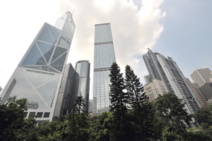 <YONHAP PHOTO-0666> The central business district of Hong Kong is seen on September 16, 2008. Hong Kong share prices plunged 6.5 percent in early trade following the collapse of US investment bank Lehman Brothers, dealers said.  AFP PHOTO/MIKE CLARKE/2008-09-16 14:43:53/
<저작권자 ⓒ 1980-2008 ㈜연합뉴스. 무단 전재 재배포 금지.>