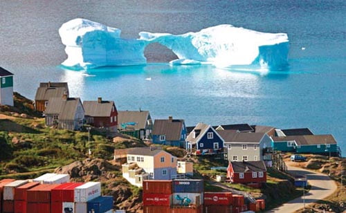 <YONHAP PHOTO-0349> An iceberg floats near a harbour in the town of Kulusuk, east Greenland August 1, 2009. Picture taken August 1. REUTERS/Bob Strong (GREENLAND TRAVEL ENVIRONMENT)/2009-08-03 09:54:00/
<저작권자 ⓒ 1980-2009 ㈜연합뉴스. 무단 전재 재배포 금지.>