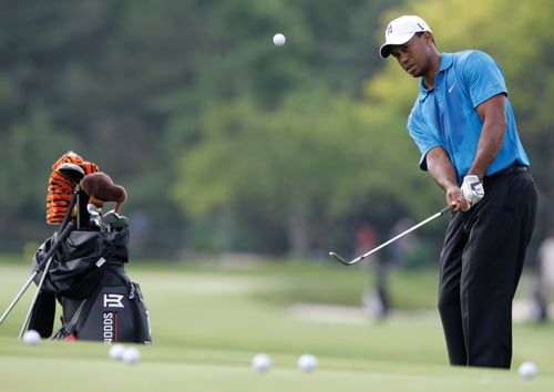 Tiger Woods hits a chip shot on the practice green during practice for The Memorial golf tournament at Muirfield Village Golf Club Tuesday, June 1, 2010, in Dublin, Ohio. (AP Photo/Jay LaPrete)