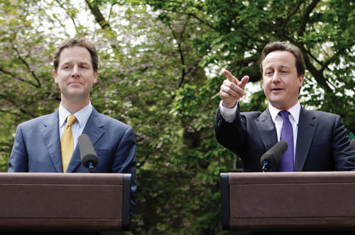 <YONHAP PHOTO-0036> New British Prime Minister David Cameron, right, and Deputy Prime Minister Nick Clegg hold their first joint press conference in the garden of 10 Downing Street in London, Wednesday May 12, 2010. On his first full day as Prime Minister, Cameron made a series of cabinet appointments including Nick Clegg as Deputy Prime Minister. The Conservatives and Liberal Democrats have now agreed to lead the country with a fully inclusive coalition government.(AP Photo/Christopher Furlong, pool)/2010-05-13 00:23:24/
<저작권자 ⓒ 1980-2010 ㈜연합뉴스. 무단 전재 재배포 금지.>