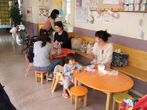 [Japan] 자녀 수당 지급 강행…재원 마련 ‘글쎄’