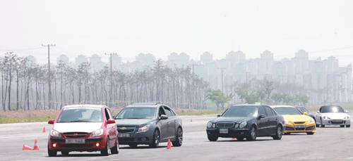 [Car & Life] ‘나도 스피드 레이서’…극한 성능 ‘도전’