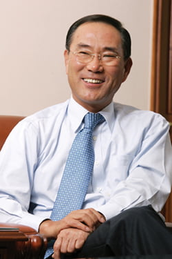 눈부신 실적 행진…최장수 금융 CEO