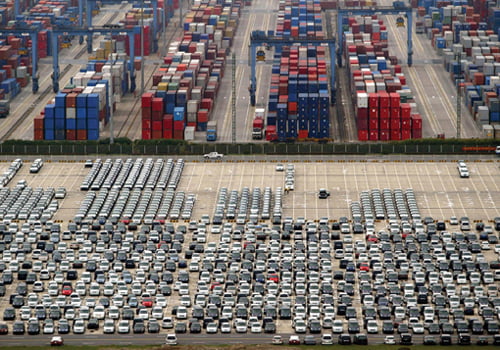 Chinese-made cars set for export wait to be shipped at a port in Shanghai, eastern China, Friday, Dec. 8, 2006. China will celebrate the fifth anniversary of joining the World Trade Organization on Dec 11th. (AP Photo) ** CHINA OUT **

<저작권자 ⓒ 2006 연 합 뉴 스. 무단전재-재배포 금지.>