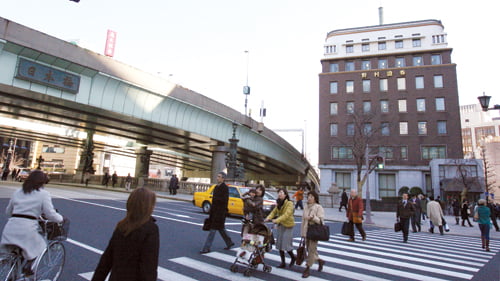 일본경제가 살아나고 있는 가운데 9일 도쿄 니혼바시 인근의 노무라증권 본사
/허문찬기자  sweat@  20060209