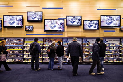 <YONHAP PHOTO-0434> Shoppers browse merchandise at a Best Buy store in New York, U.S., on Tuesday, Dec. 15, 2009. Best Buy Co., the largest electronics retailer, said its fourth-quarter gross margin will be lower than it anticipated as the chain relies on less profitable notebook computers and televisions to drive sales. Photographer: Daniel Acker/Bloomberg/2009-12-16 08:12:44/
<저작권자 ⓒ 1980-2009 ㈜연합뉴스. 무단 전재 재배포 금지.>