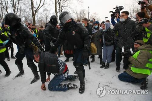 "러시아 나발니 석방 촉구시위서 언론인 약 60명 체포"