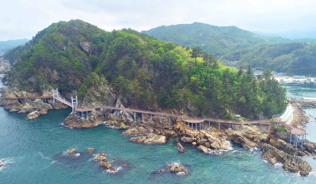 삼척 초곡용굴촛대바위길 전국 단위 관광명소로 육성