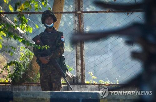 정권 빼앗긴 미얀마 NLD "수치 고문 등 구금인사 석방하라"